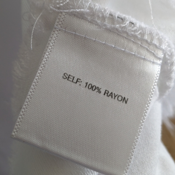 Rose & Olive Top Women's cropped white distressed hem Size M Short sleeve W-1 - Picture 6 of 8